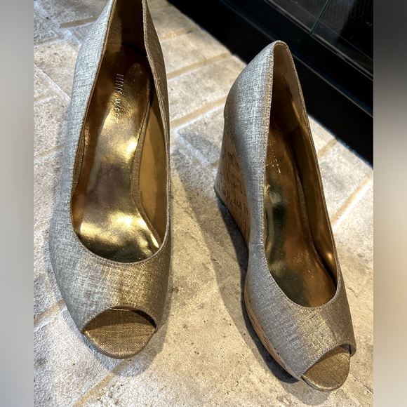 Nine West gold platform wedges, 7.5 - Picture 8 of 13